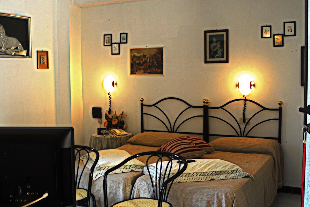 Hotel Ebe Сан Пиеро а Сиеве Екстериор снимка