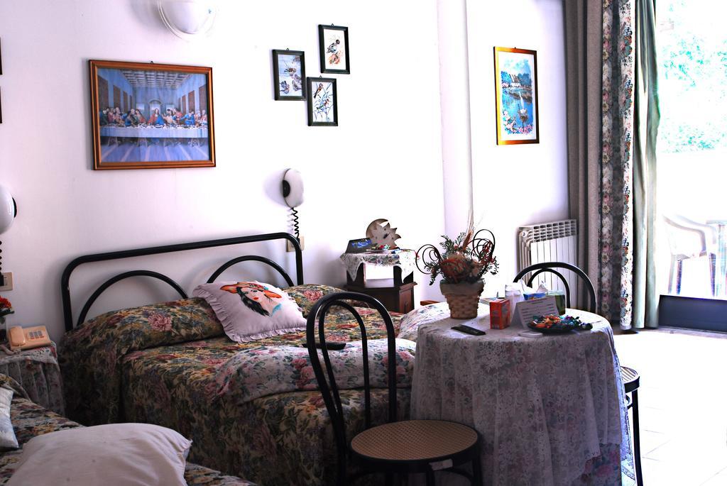 Hotel Ebe Сан Пиеро а Сиеве Екстериор снимка