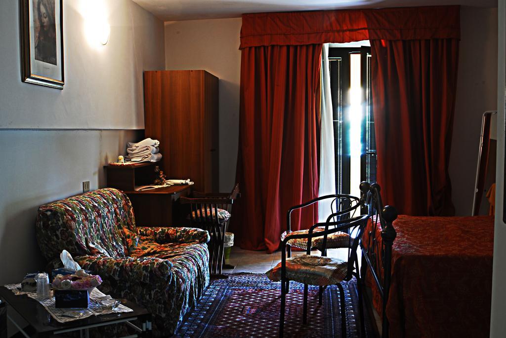 Hotel Ebe Сан Пиеро а Сиеве Екстериор снимка