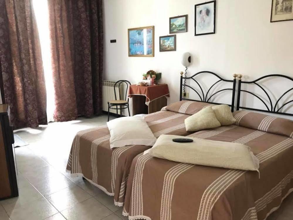 Hotel Ebe Сан Пиеро а Сиеве Екстериор снимка
